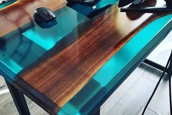 mesa de escritório resinada azul turquesa